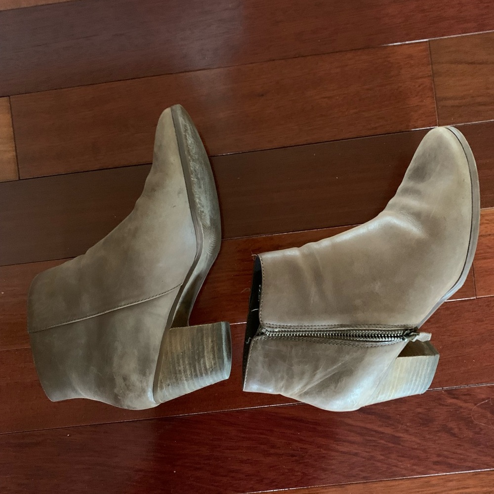 Crown vintage size 8.5 booties with 2” heel, tan